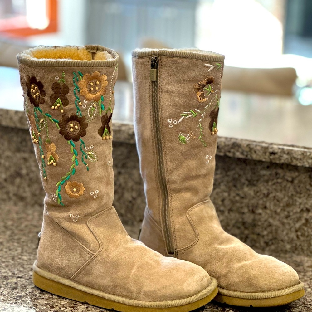 UGG Cosita Embroidered Floral Beaded Boot Size 7 Very Nice!